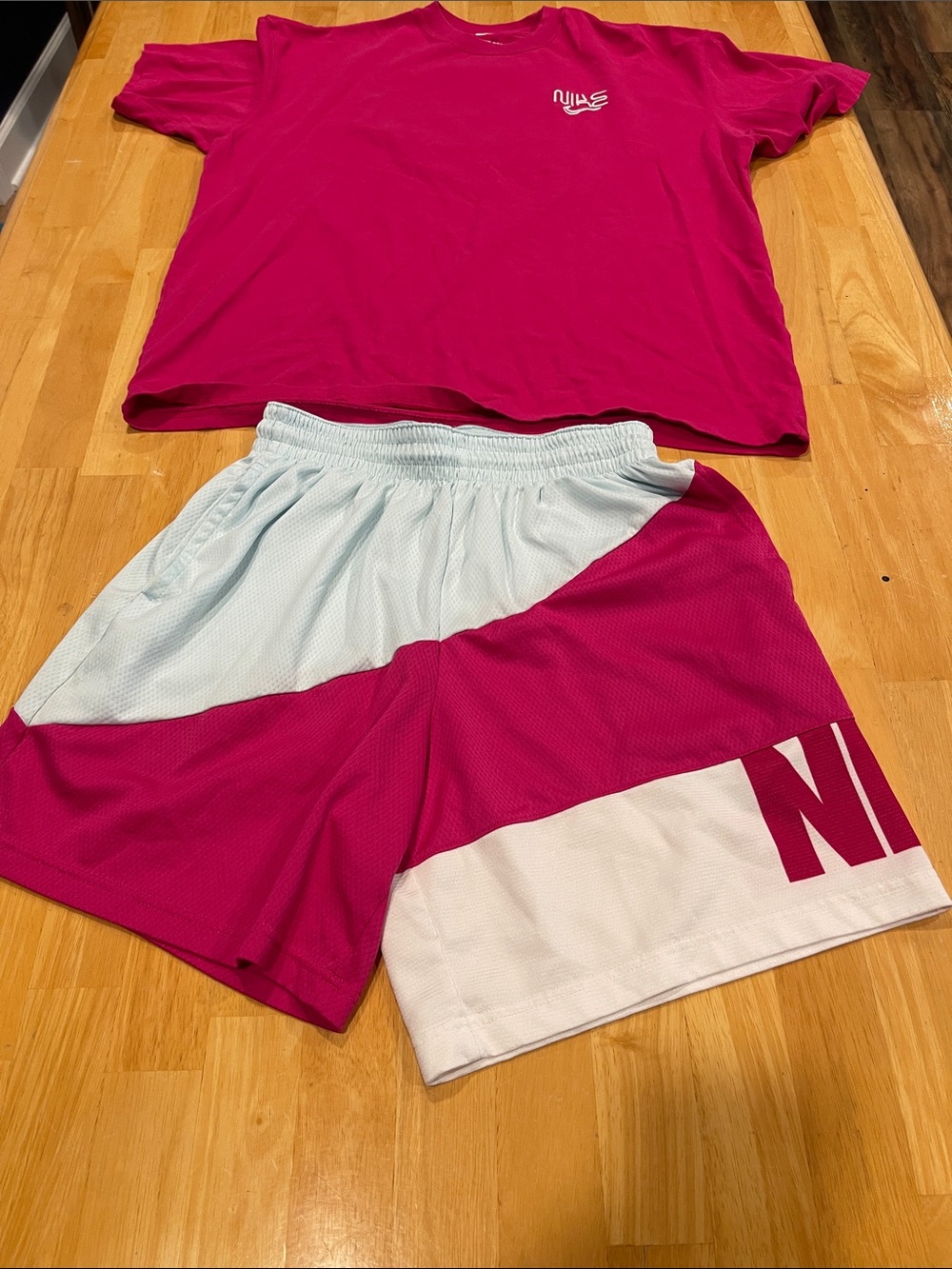 EUC Nike Men’s Crewneck L T-Shirt in Vibrant Pink with Medium Shorts